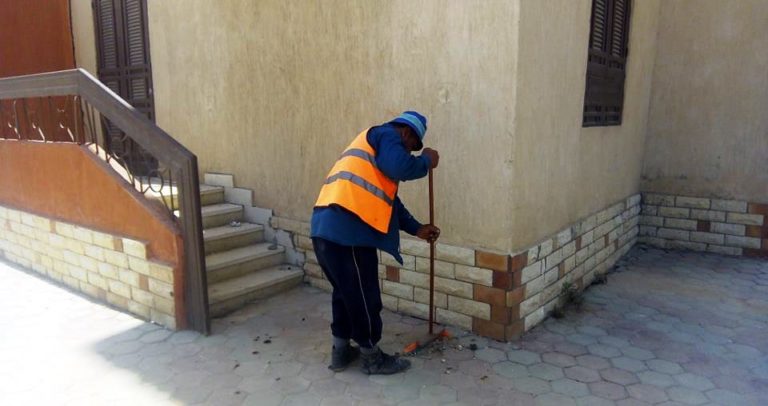 بالصور.. شركة التعمير تقود حملة مكبرة للنظافة وتتطهر العمارات بالعبور