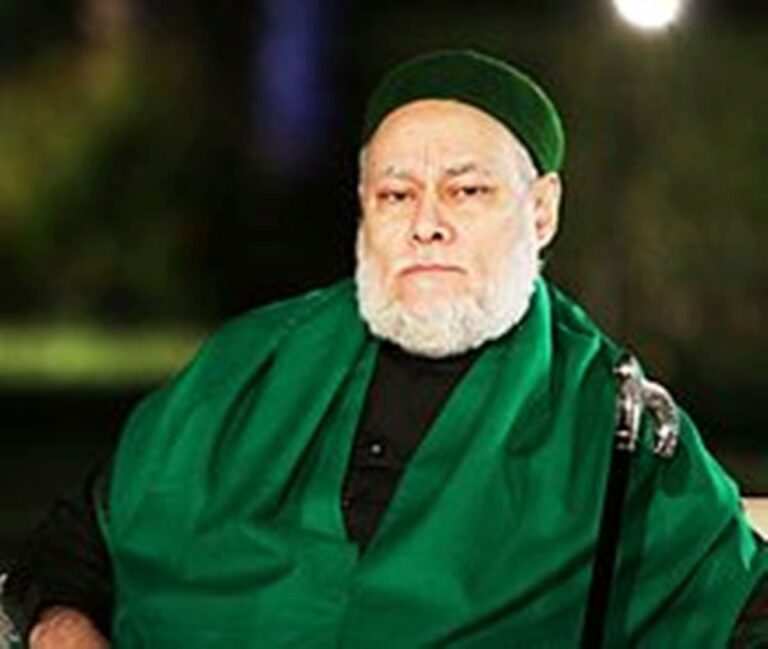 علي جمعة يوضح حكم من ذهب للمسجد ووجده ممتلئًا فعاد للبيت