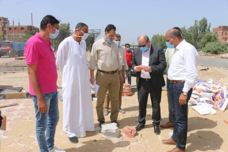 اللواء علاء رشاد يتابع أعمال رصف شارع بورسعيد والأعمال الإنشائية لموقف الشهداء النموذجي المطور
