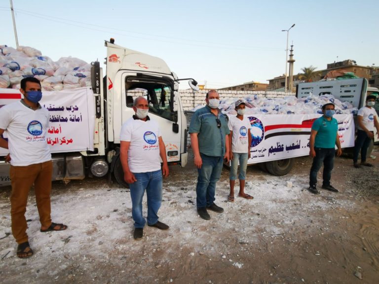 في مرحلته الثالثة.. «مستقبل وطن» يواصل توزيع آلاف كراتين المواد الغذائية علي متضرري كورونا من عمال اليومية بالشرقية