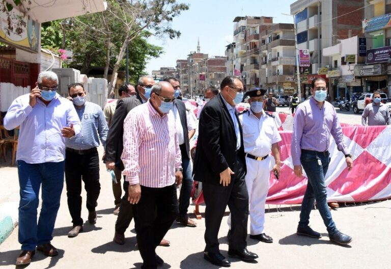 محافظ الشرقية يتفقد لجان إمتحانات الثانوية العامة بمدرسة عمر الفاروق الرسمية للغات بمدينة الزقازيق