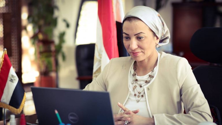 وزيرتا البيئة والتضامن الاجتماعى تطلقان الموقع الالكتروني لتسجيل بيانات العاملين فى القطاع غير الرسمي فى منظومة المخلفات