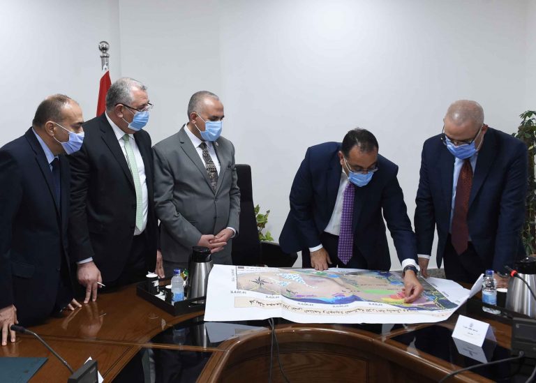 رئيس الوزراء يتابع ملفات استصلاح الأراضى فى سيناء وجهود توفير المياه وتغليظ العقوبة على الإسراف فى استخدامها