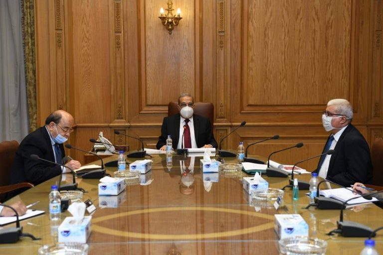 ” وزير الدولة للإنتاج الحربي” يجتمع بعدد من قيادات شركات الإنتاج الحربى للوقوف على مستجدات العمل بالوزارة