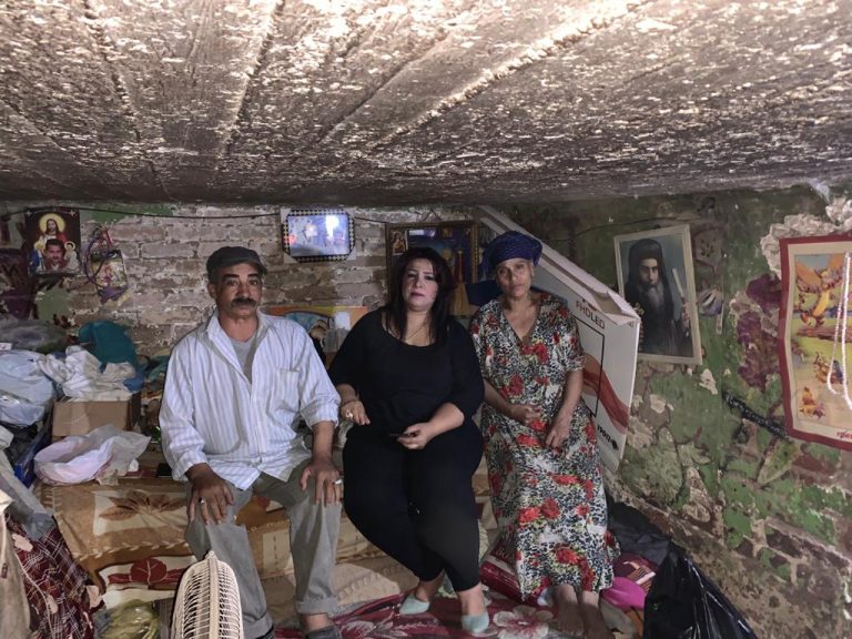 “منظومة الشكاوى الحكومية” تستجيب لاستغاثة عم جرجس وأسرته التي تسكن بدروم عمارة آيلة للسقوط منذ 40 عاما