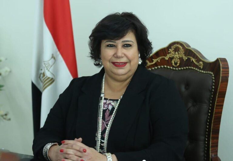 وزيرة الثقافة توافق علي ٣٠ عرض مسرحي في ٨٤ ليلة خلال الصيف