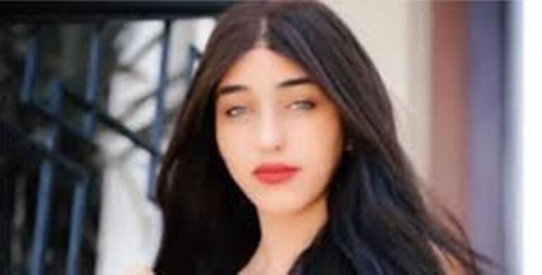 منار سامي تدخل في نوبة بكاء أثناء نقلها إلي سجن قها