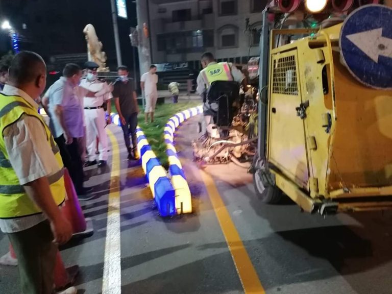 بالصور : محافظ المنوفية يتفقد أعمال تخطيط شوارع العاصمة ويكافئ أحد عمال النظافة لإخلاصه وتفانيه في العمل