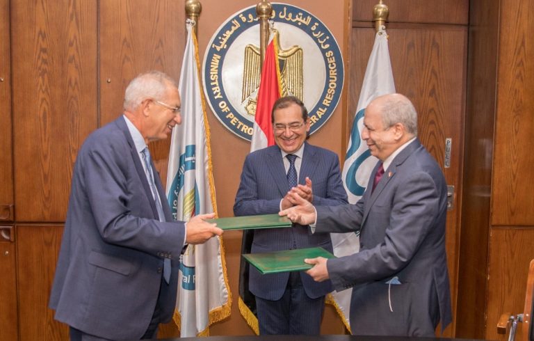 وزير البترول والثروة المعدنية :  بدء مد شبكات الغاز الطبيعى لمنطقة شرق بورسعيد الصناعية