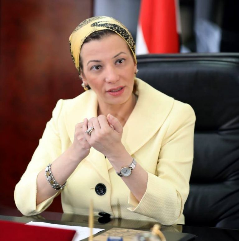 وزيرة البيئة تستعرض تقريرا حول اجراءات الإدارة الآمنة للمواد والمخلفات الخطرة