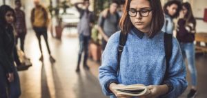 كيف تقهر الخجل أثناء الحديث ؟