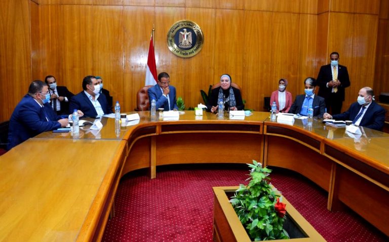 وزيرة التجارة والصناعة تعلن انضمام 34 شركة جديدة للاستفادة من المزايا التفضيلية لاتفاقية الكويز للتصدير الى السوق الامريكي