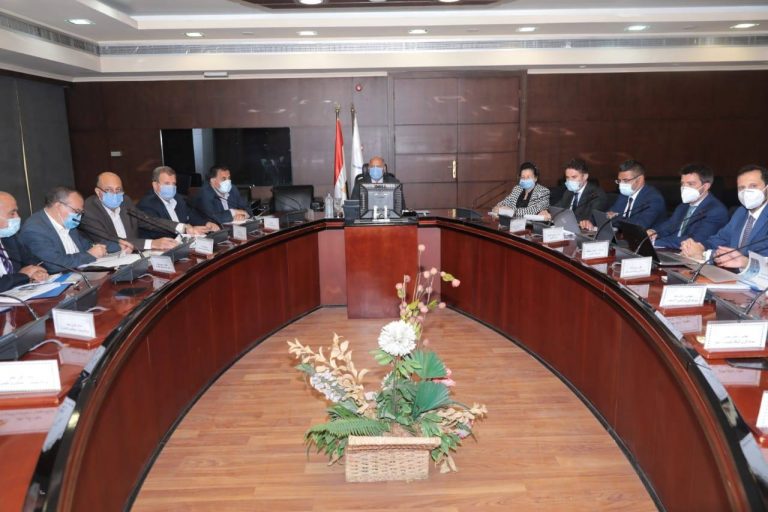  وزير النقل يتابع معدلات تنفيذ مشروعات تحديث وتطوير نظم الاشارات على خطوط السكك الحديدية لزيادة معدلات السلامة والأمان