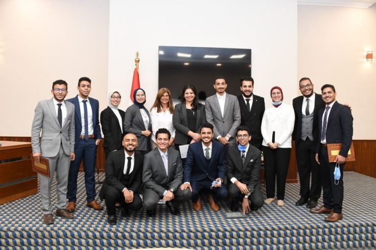 وزيرة التخطيط والتنمية الاقتصادية تكرم طلاب فريق إيناكتس ايجيبت الفائز بالمركز الأول في مسابقة ريادة الأعمال العالمية