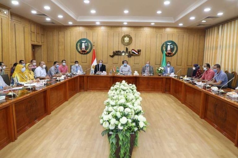 محافظ المنوفية : يشدد علي تنفيذ قرارات مجلس الوزراء بالسماح باستئناف أعمال البناء بحد أقصي 4 أدوار لحين إصدار الاشترطات البنائية ويؤكد تقديم كافة التسهيلات للمواطنين بشأن التصالح في مخالفات البناء.. صور