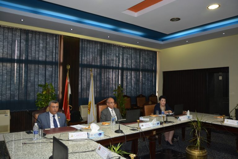 عبر تقنية الفيديو كونفرانس… “مجلس الشيوخ واكتمال منظومة الأداء التشريعي” ندوة تنويرية بجامعة الزقازيق