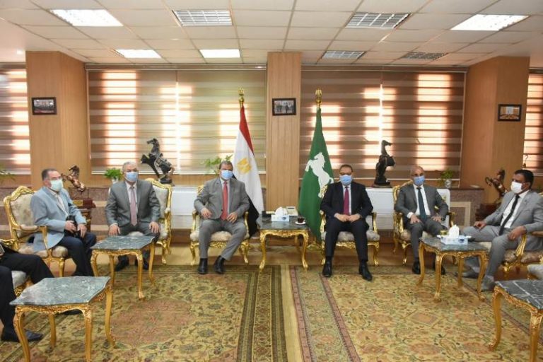 محافظ الشرقية يستقبل وزير القوى العاملة لتوزيع شهادات أمان للعماله غير المنتظمة وعقود عمل لذوي الهمم بشركات القطاع الخاص