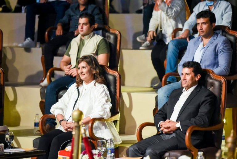 وزارتا الهجرة والشباب والرياضة تنظمان زيارة لوفد شباب مصر الدارسين بالخارج إلى مدينة “الأسمرات”