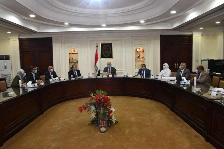 وزير الإسكان يتابع إعداد الاشتراطات التخطيطية والبنائية لضبط العمران بمدن (القاهرة – الجيزة – الإسكندرية)