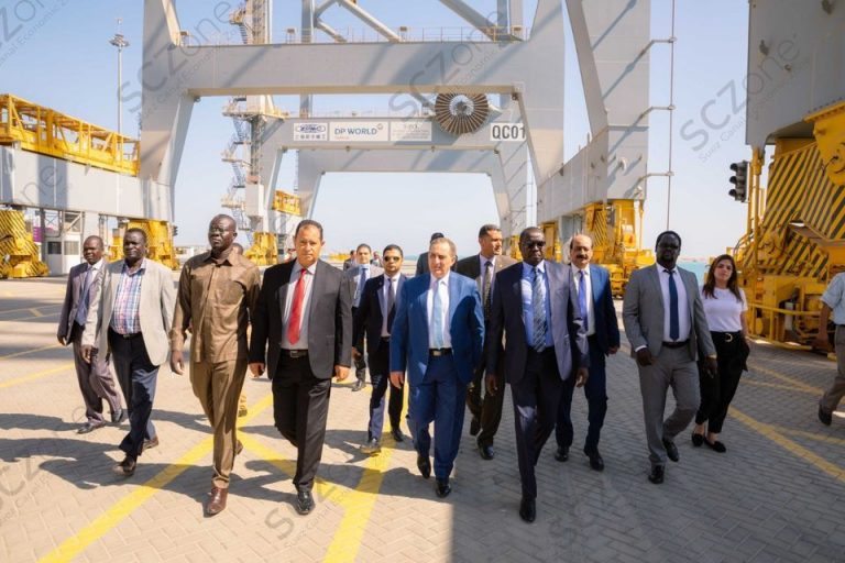 وزير الري “الجنوب سوداني” يزور المنطقة الاقتصادية لبحث التعاون المشترك