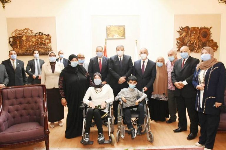 محافظ الشرقية يشهد تكريم أوائل دفعه 2019 / 2020 من ذوي الهمم والقدرات الخاصة بكليتي الحقوق والتجارة بجامعة الزقازيق