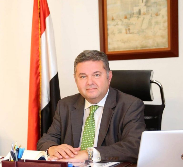 وزير قطاع الأعمال العام يجتمع بممثلي اللجان النقابية بأربع شركات تابعة للقابضة للقطن والغزل والنسيج