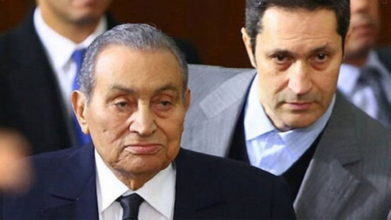 علاء مبارك ينشر فيديو لوالده ينتقد فيه الإساءة للنبي محمد