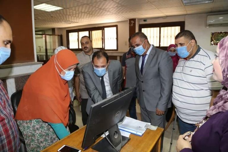 بالصور : السكرتير العام وممثل التنمية المحلية يتابعان  مشروعات الخطة الإستثمارية وأعمال رصف الطرق ببركة السبع