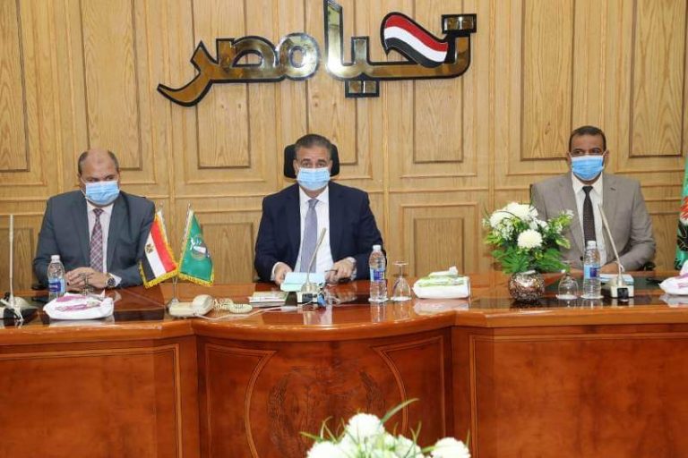 خلال إجتماعه إستعداداً للعام الدراسى الجديد بحضور متدربى البرنامج الرئاسى محافظ المنوفية : يشدد على جاهزية المدارس  والإلتزام بالإجراءات الإحترازية والوقائية