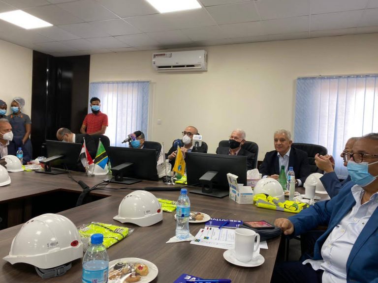 وزيرا الكهرباء  والإسكان يشهدان احتفالية تحويل مجرى نهر روفيجى لتنفيذ الأعمال بجسم السد الرئيسى بدولة تنزانيا