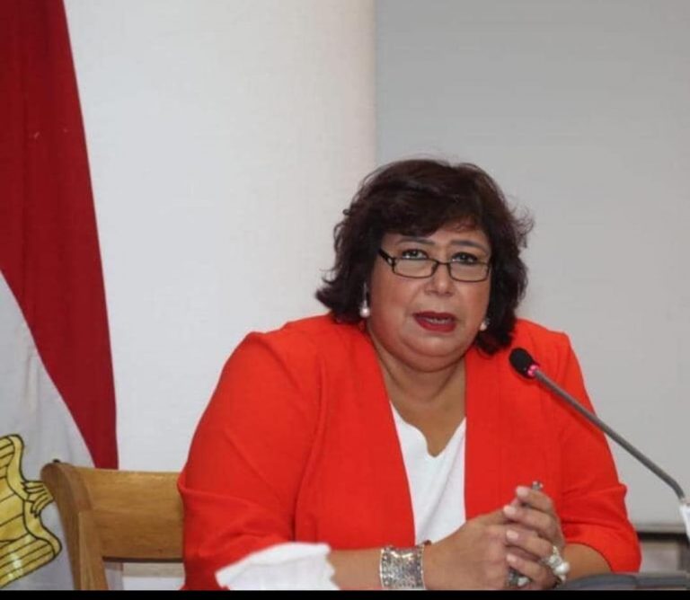 وزيرة الثقافة تفتتح معرض الاوبرا الاول للكتاب