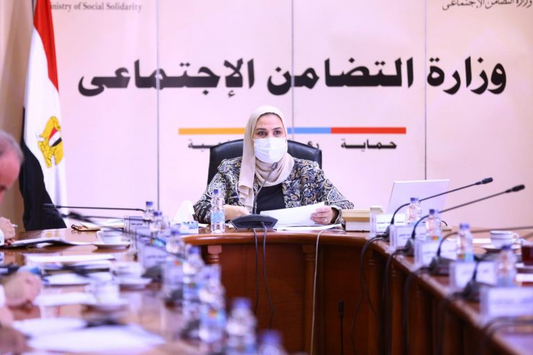 القباج تترأس الاجتماع الأول للجنة الوزارية لحماية ورعاية العمالة غير المنتظمة