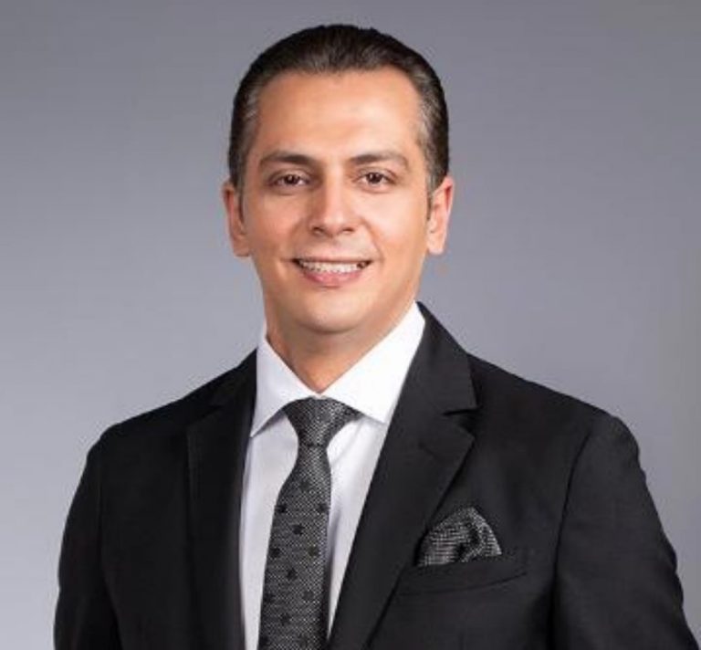 بعد خطر دام اكثر من عام.. «أحمد عبدالجواد» ينهي اجراءات إعادة بناء سور بطول 200 متر علي بحر مويس بالشرقية