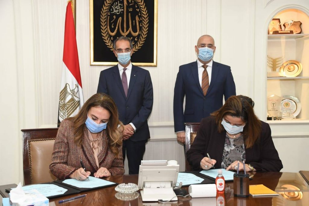 وزيرا الإسكان والاتصالات وتكنولوجيا المعلومات يشهدان توقيع بروتوكول تعاون لتطوير خدمات الميكنة والتحول الرقمى بصندوق الإسكان الاجتماعي