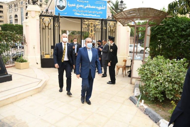 “وزير الدولة للإنتاج الحربي” يدلي بصوته في جولة الإعادة لانتخابات مجلس النواب لمحافظات المرحلة الثانية