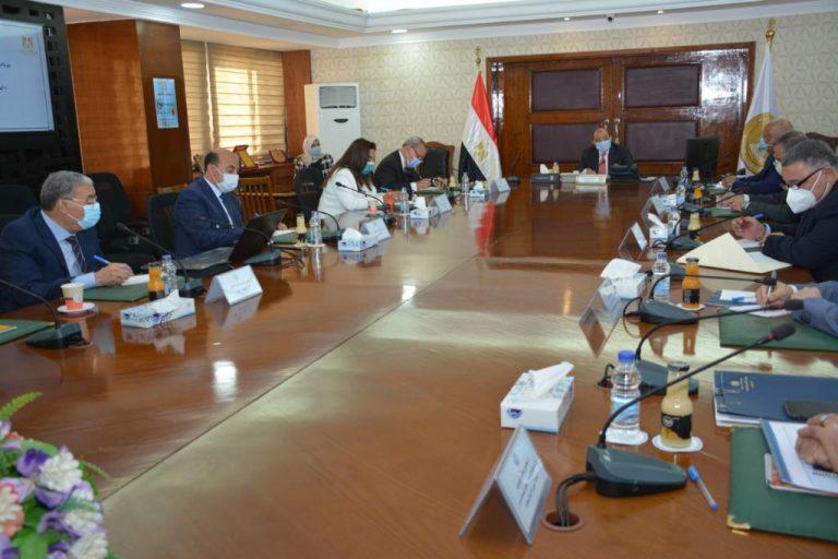 وزير التنمية المحلية يبحث مع 23 محافظاً إجراءات تنفيذ المرحلة الجديدة لمبادرة “حياة كريمة”