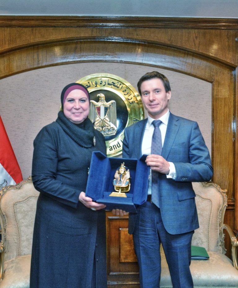 وزيرة التجارة والصناعة تستعرض مع وزير تجارة الاتحاد الأوراسى موقف مفاوضات اتفاق التجارة الحرة بين مصر ودول الاتحاد