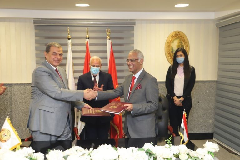 سعفان ورئيس جامعة بورسعيد يوقعان بروتوكولي تعاون للتدريب ونشر ثقافة العمل الحر والسلامة بين الطلاب