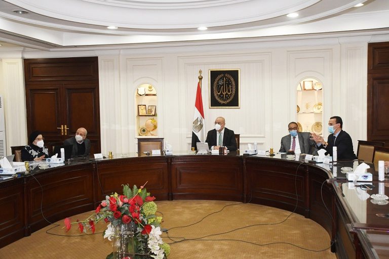 وزير الإسكان يستعرض مخططات تطوير وإحياء القاهرة الخديوية والمقترحات والبدائل لتطوير المناطق ذات الأولوية