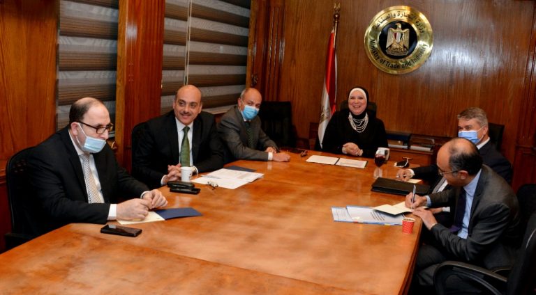 وزراء التجارة والصناعة في مصر والاردن والعراق يتفقون على خطوات عملية لبدء التكامل الصناعي والتجاري المشترك