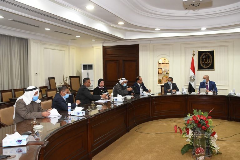وزير الإسكان يلتقى أعضاء مجلسى النواب والشيوخ بمحافظة شمال سيناء للاستماع إلى مطالبهم.. ومتابعة موقف المشروعات الجارى تنفيذها بالمحافظة