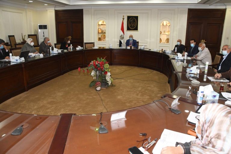 وزير الإسكان يتابع موقف تنفيذ وحدات مشروع “سكن كل المصريين” لمنخفضى الدخل بعدد من المدن الجديدة