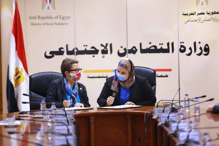 نيفين القباج: إعادة إدماج الأبناء فى المجتمع وتقديم الدعم القانونى والنفسي بجانب الدعم الاقتصادى والتعليمي لهم