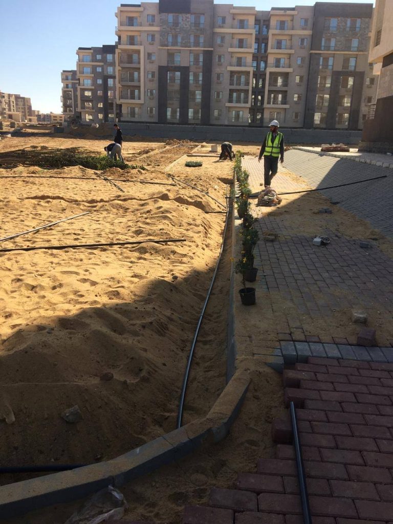 مسئولو جهاز “القاهرة الجديدة” يتابعون مشروعات محاور الطرق وأعمال التطوير بالمدينة                                 