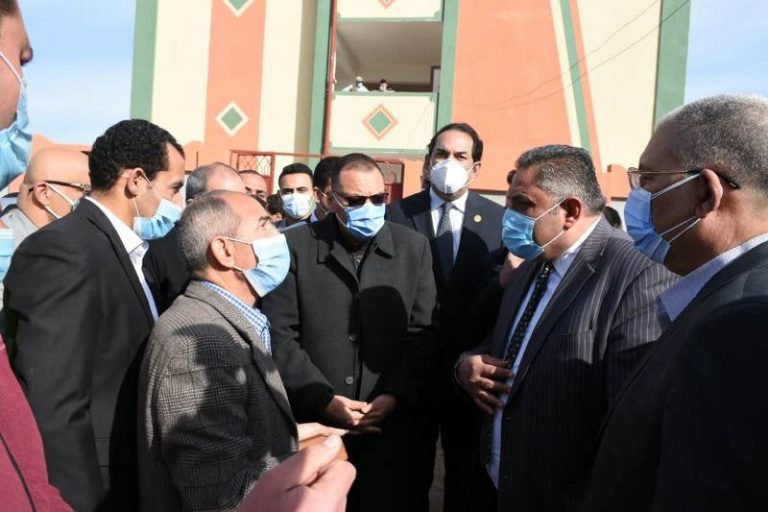 محافظ الشرقية يتفقد أعمال إنشاء مدرسة الطيار أحمد أبو هاشم الإبتدائية بكفر شاويش بمركز فاقوس