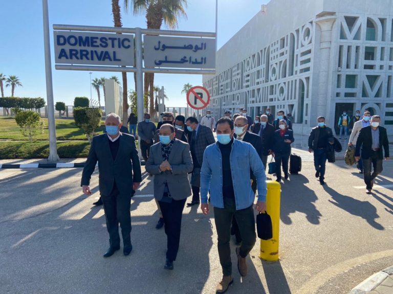 وزير التنمية المحلية يصل للأقصر لتفقد مشروعات برنامج الأغذية العالمي وتوقيع اتفاقية للتعاون المشترك 