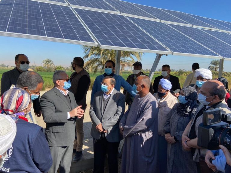 وزير التنمية المحلية ومحافظ الأقصر يزوران قرية البغدادي لتفقد مشروعات برنامج الاغذية العالمي لدعم صغار المزارعين