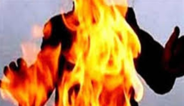 شاب يشعل النار فى والده ووالدته بالدقهلية قبل الإفطار