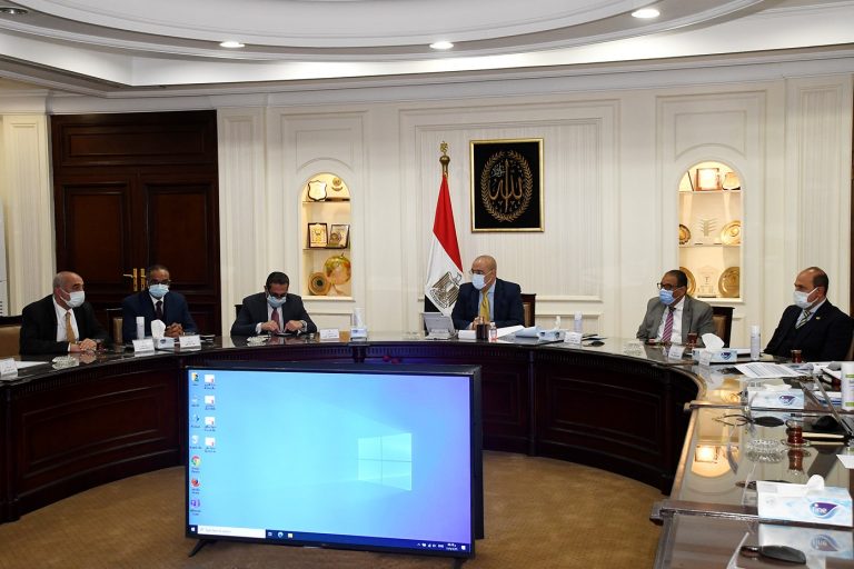 وزير الإسكان يترأس اجتماع لجنة متابعة تنفيذ المبادرة الرئاسية “حياة كريمة” لتطوير القرى والتوابع على مستوى الجمهورية