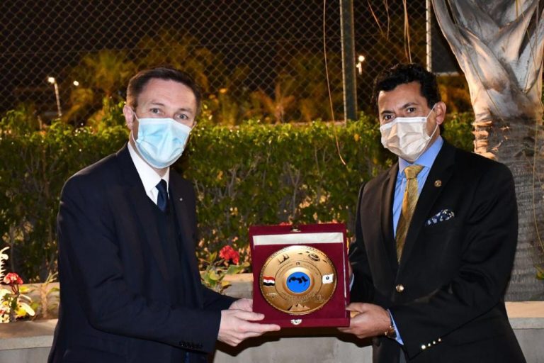  وزير الرياضة يكرم رؤساء الاتحادات الدولية والأوروبية والإفريقية للدراجات